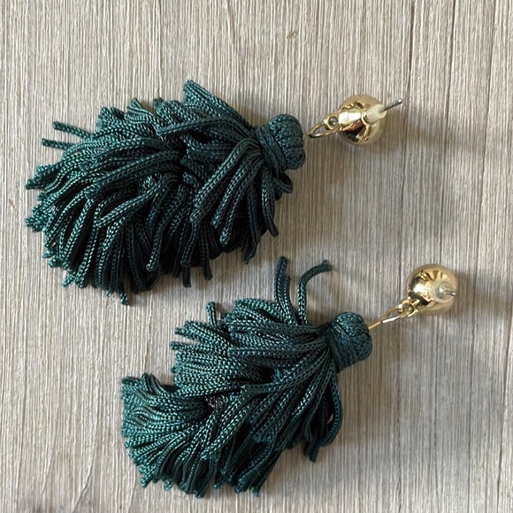 Bundle of gold fashion earrings - Picture 7 of 10